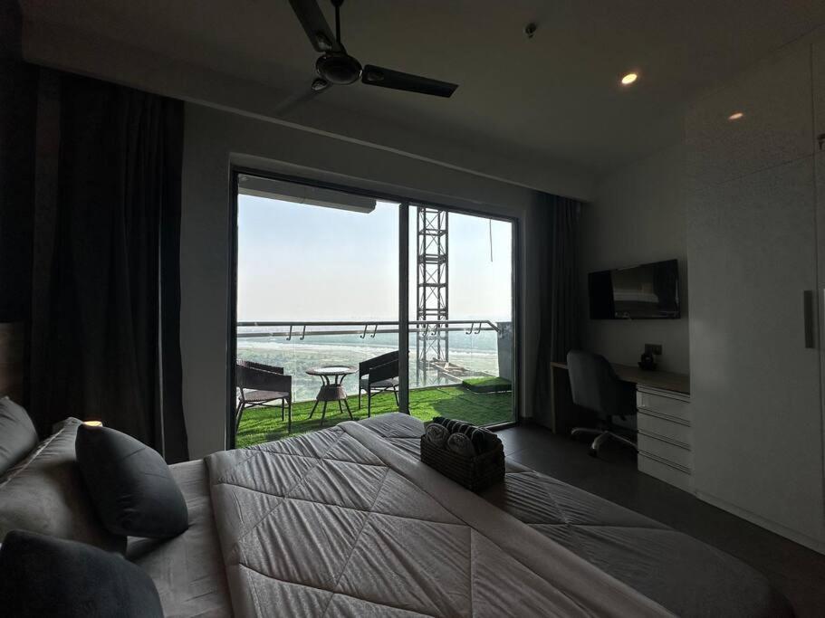 Luxe Lagoon Apartment *