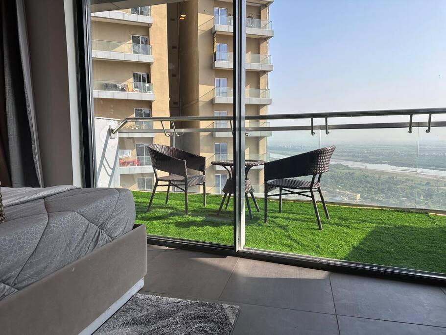 Luxe Lagoon Apartment